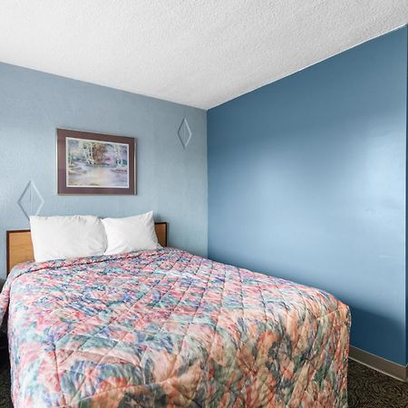 Broadway Inn Каунсил-Блафс Экстерьер фото